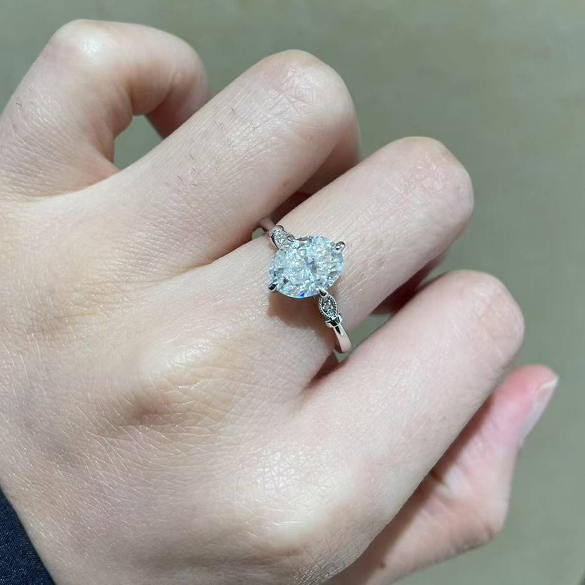 Oval Diamond Women's Ring S925 Silver Plated Platinum Customized Selection Main Stone Moissanite 2.0ct/Side Stone Cubic Zirconia